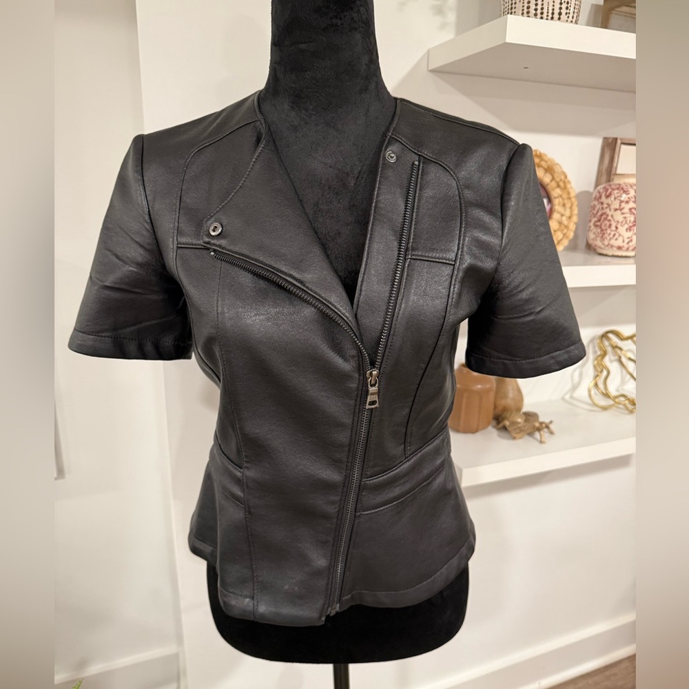 EUC‼️BCBGMaxAzria “DAYNE” Black Faux Leather Short Sleeve Jacket -XS